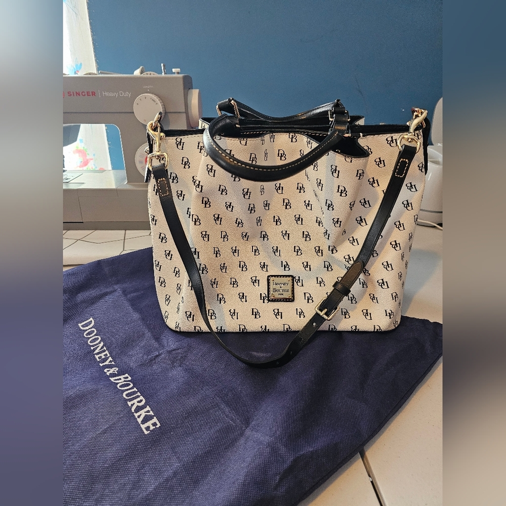 Dooney and Bourke Bag